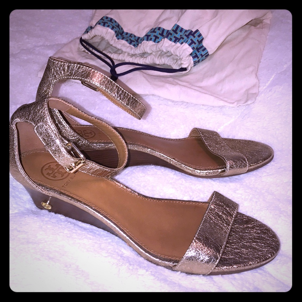 Gorgeous Tory Burch Gold wedges